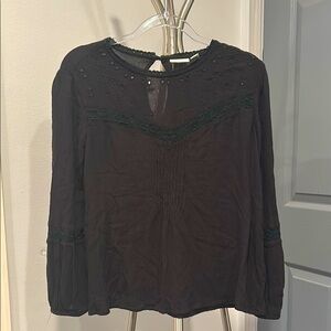 Hinge Black Bib Collar‎ Blouse in good condition.